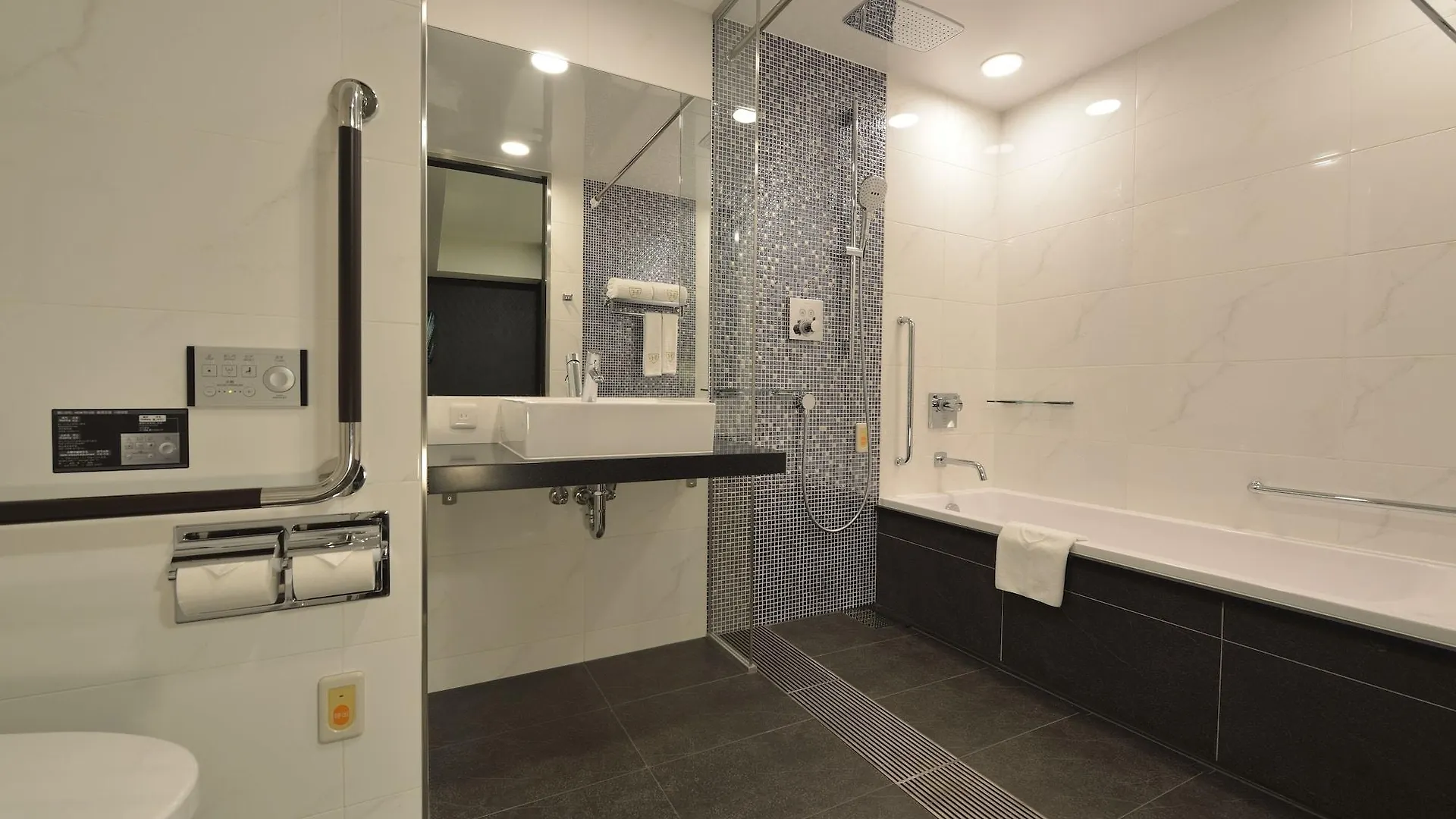 The Royal Park Hotel Tokyo Haneda 4*,  Japan